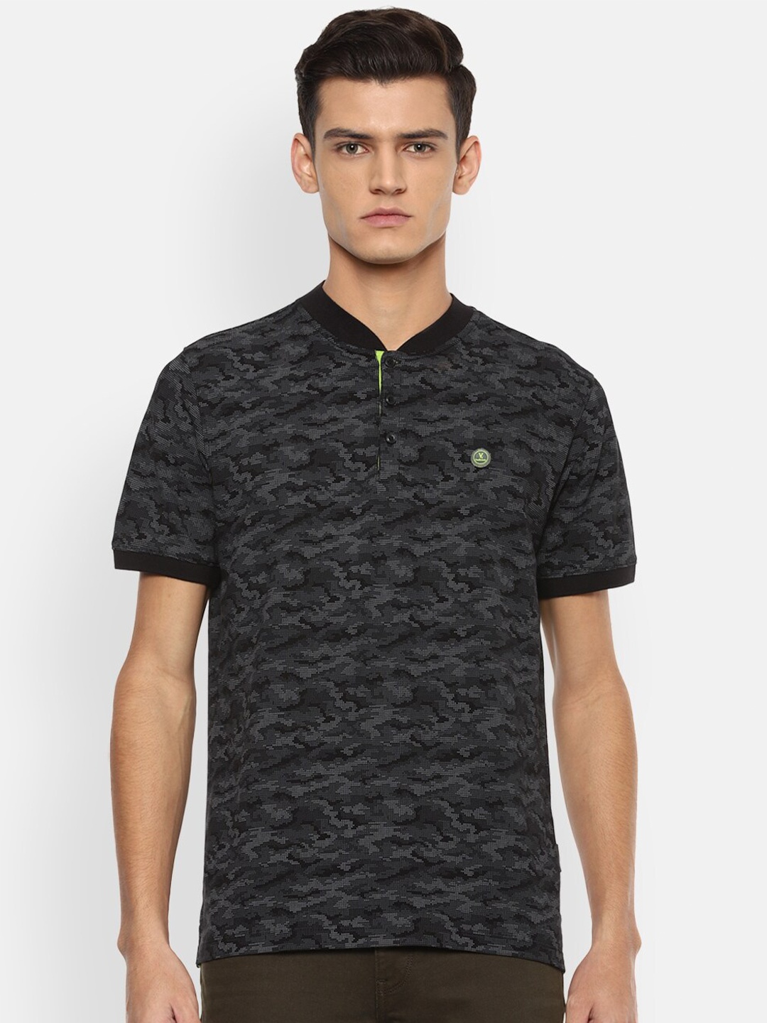 

V Dot Men Grey & Black Printed Henley Neck Slim Fit T-shirt