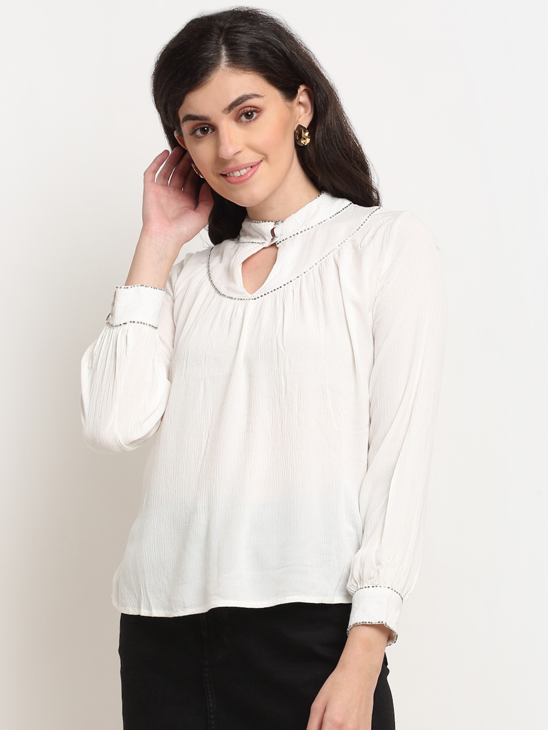 La Zoire White Solid Keyhole Neck Top