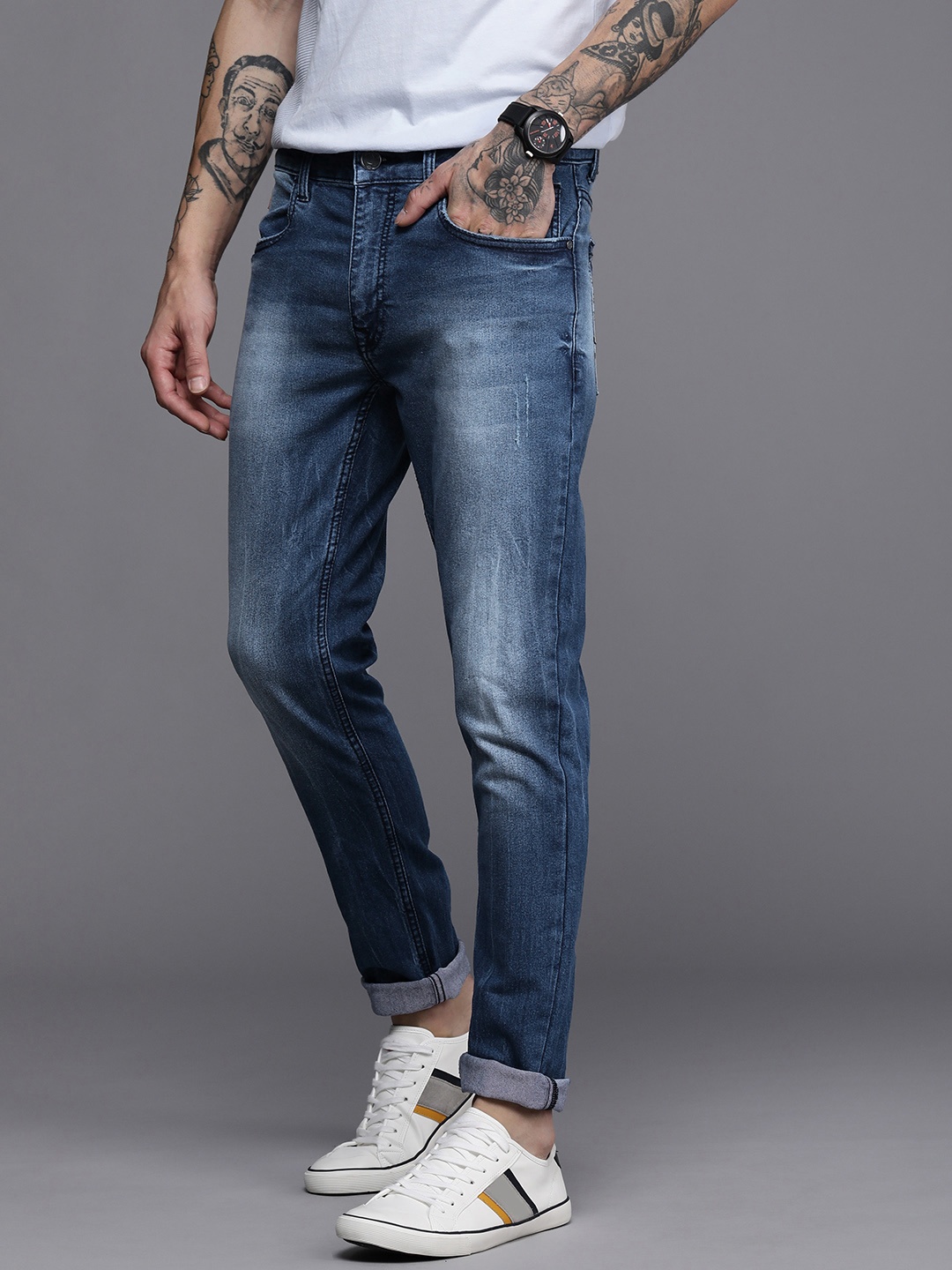 

WROGN Men Blue Slim Fit Low Distress Heavy Fade Stretchable Jeans