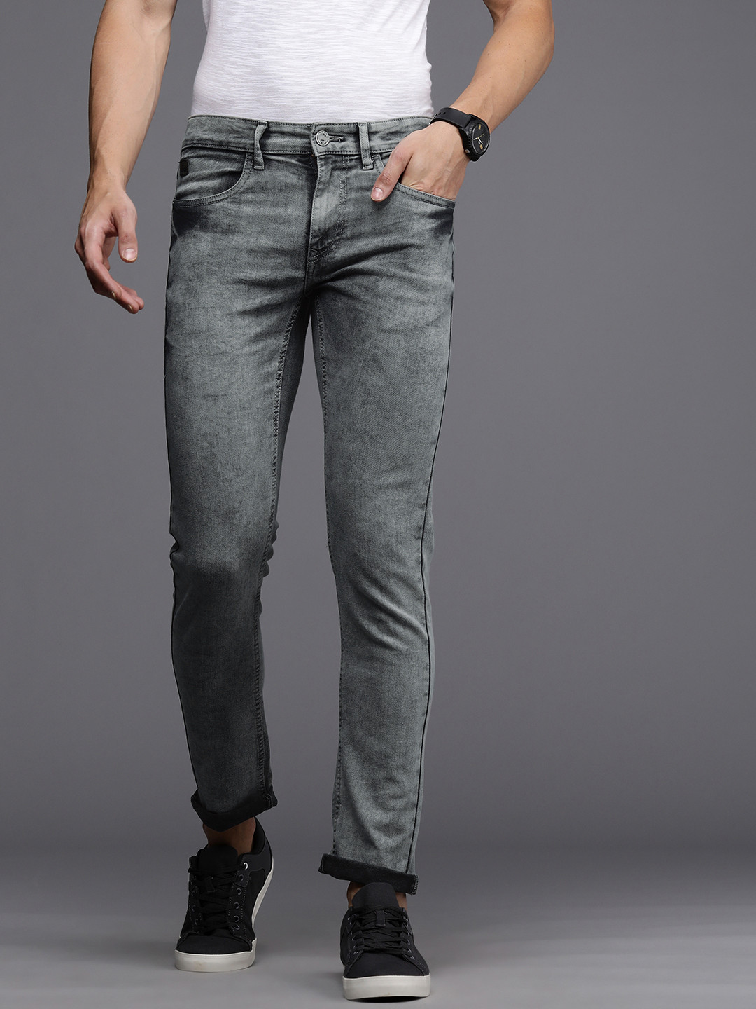 

WROGN Men Grey Slim Fit Mid-Rise Light Fade Jeans
