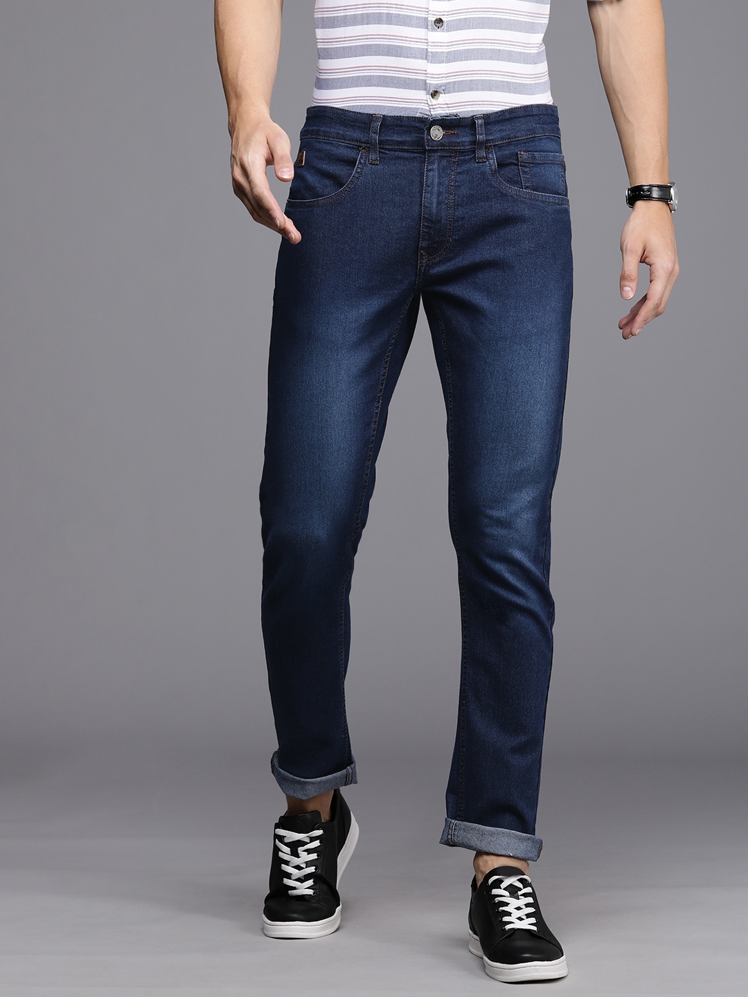 

WROGN Men Navy Blue Slim Fit Mid-Rise Clean Look Light Fade Stretchable Jeans