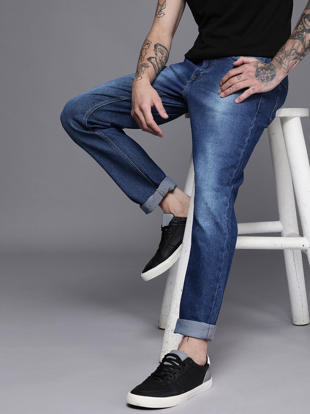 

WROGN Men Blue Slim Fit Light Fade Stretchable Jeans