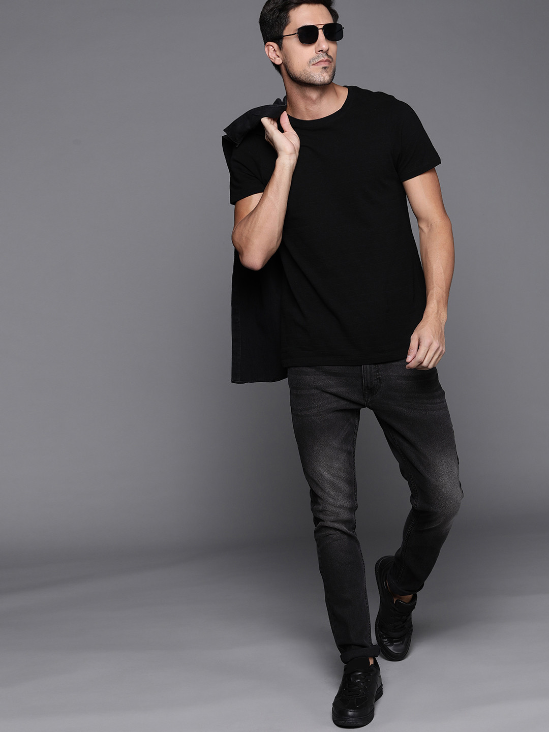 

WROGN Men Charcoal Skinny Fit Light Fade Stretchable Jeans