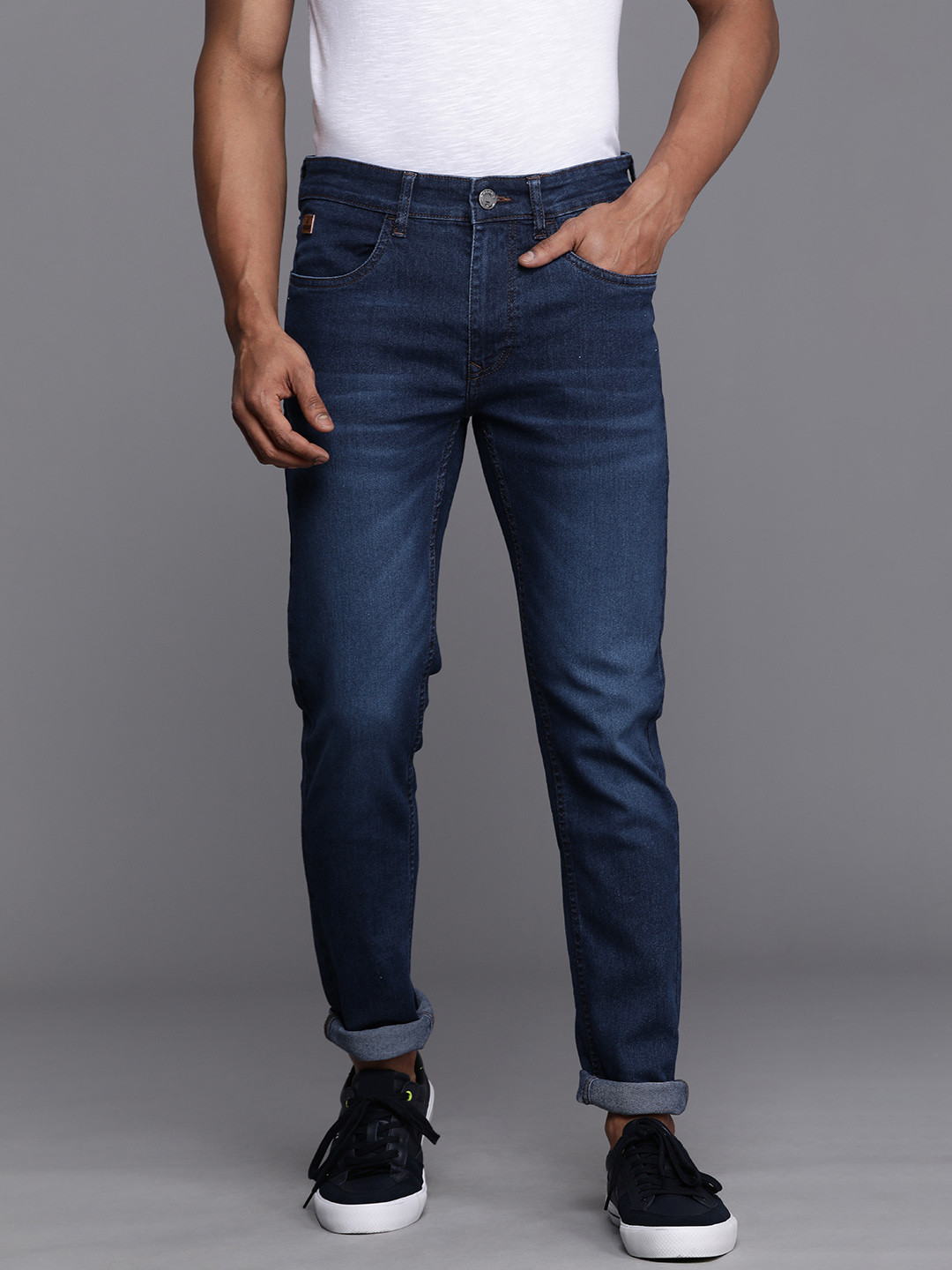 

WROGN Men Blue Skinny Fit Light Fade Mid-Rise Stretchable Jeans