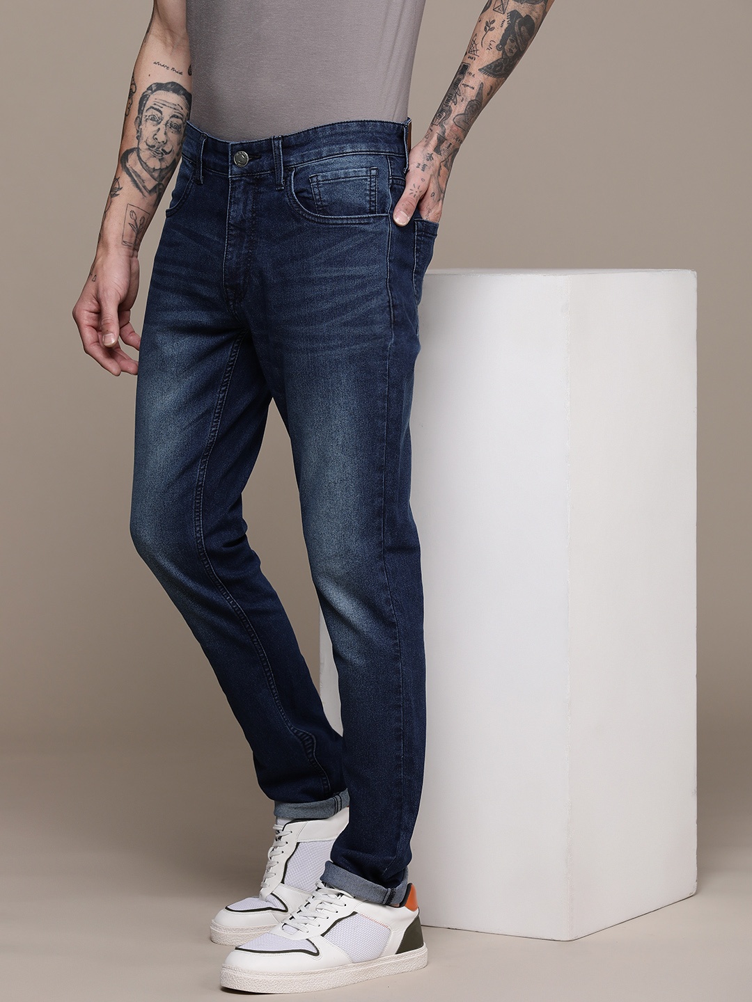 

WROGN Men Slim Fit Light Fade Stretchable Jeans, Blue