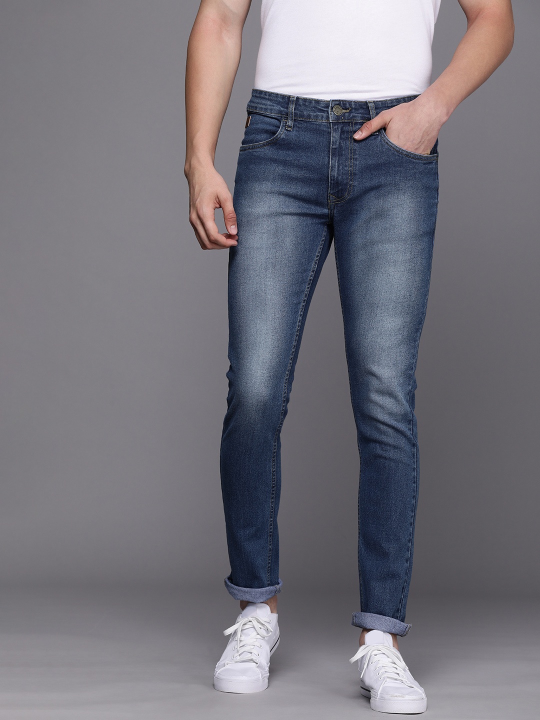 

WROGN Men Blue Skinny Fit Light Fade Mid Rise Jeans