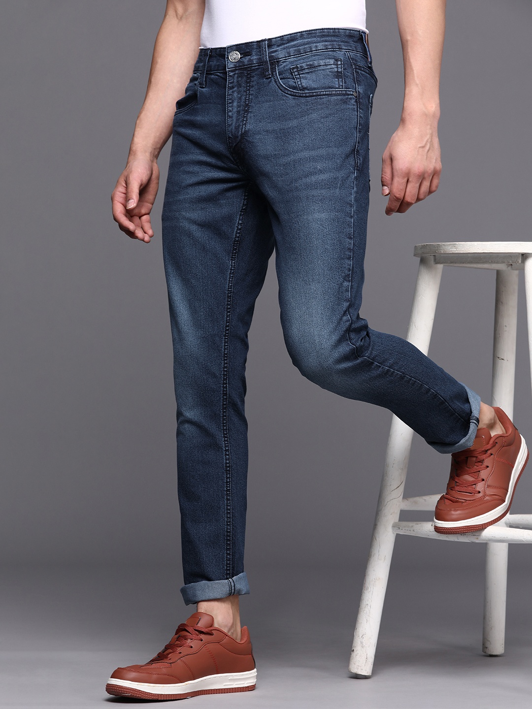 

WROGN Men Blue Slim Fit Light Fade Stretchable Jeans