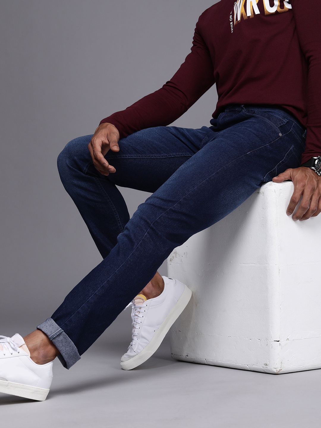 

WROGN Men Blue Slim Fit Mid-Rise Clean Look Light Fade Stretchable Jeans