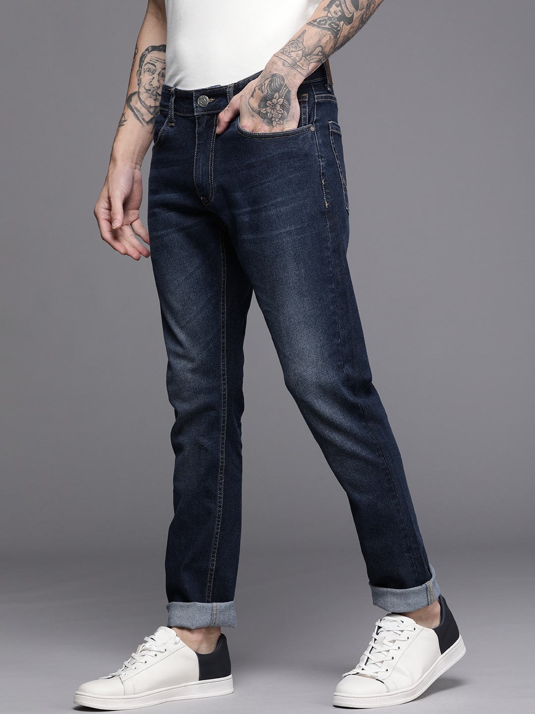

WROGN Men Blue Slim Fit Mid-Rise Clean Look Light Fade Stretchable Jeans