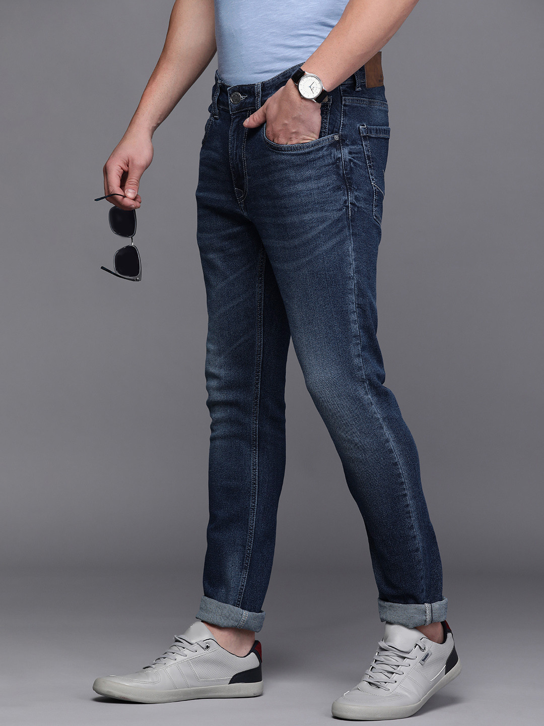 

WROGN Men Blue Light Fade Stretchable Jeans