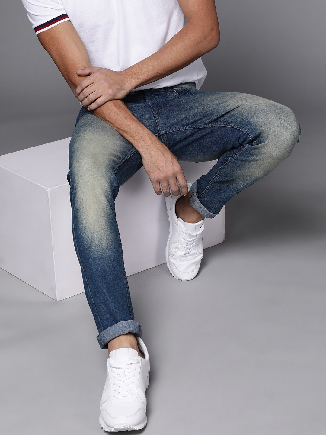 

WROGN Men Blue Skinny Fit Heavy Fade Stretchable Jeans