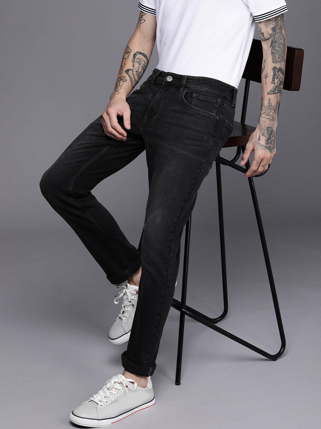

WROGN Men Black Slim Fit Mid-Rise Light Fade Stretchable Jeans