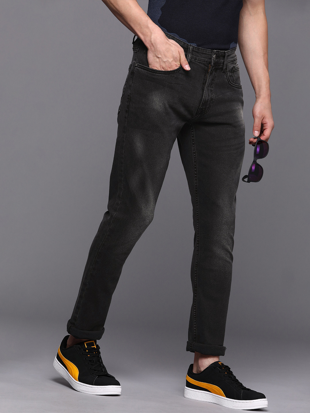 

WROGN Men Black Slim Fit Light Fade Stretchable Jeans