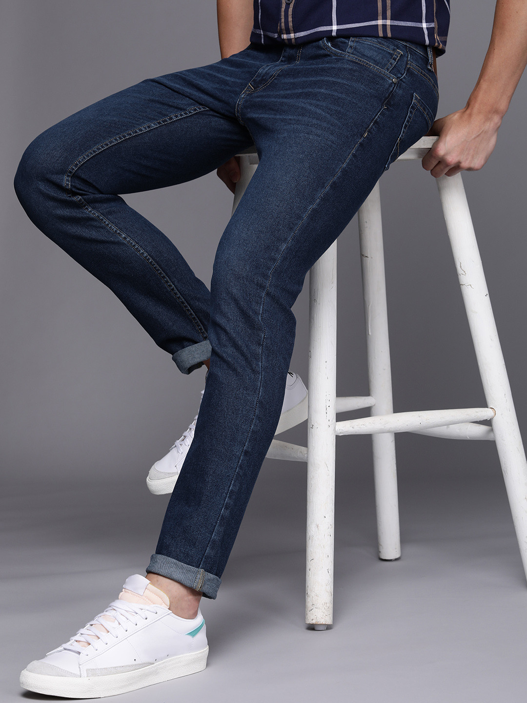 

WROGN Men Blue Slim Fit Mid-Rise Clean Look Jeans