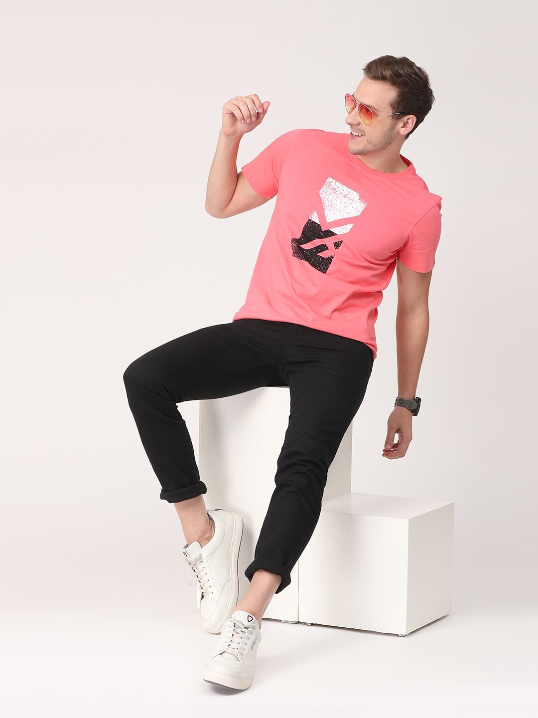 

Mast & Harbour Men Pink Graphic Printed Cotton T-shirt