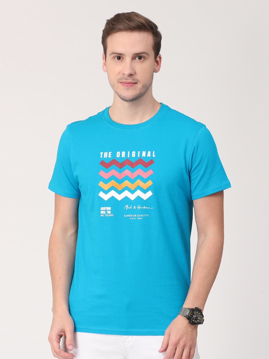 

Mast & Harbour Men Blue Graphic Printed Applique T-shirt