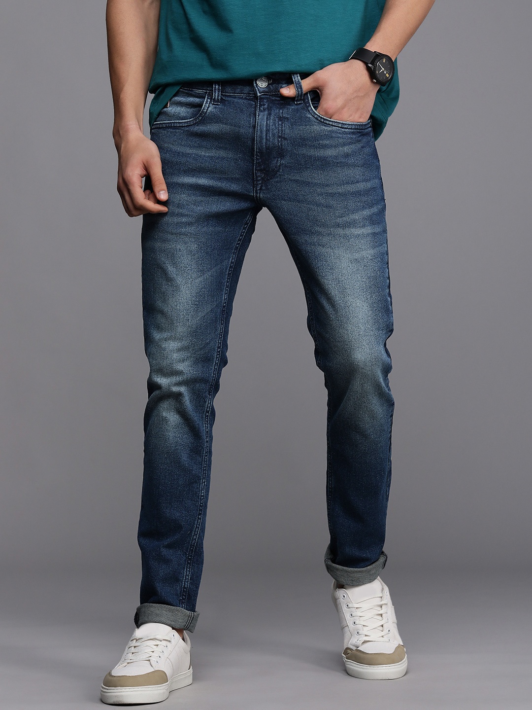 

WROGN Men Blue Slim Fit Mid Rise Light Fade Stretchable Jeans