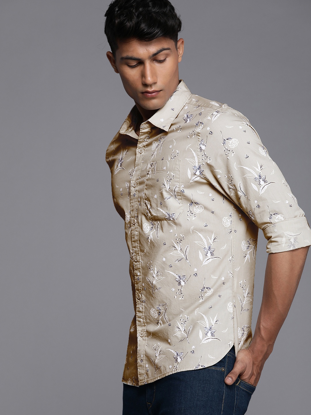 

WROGN Men Beige Floral Printed Casual Shirt