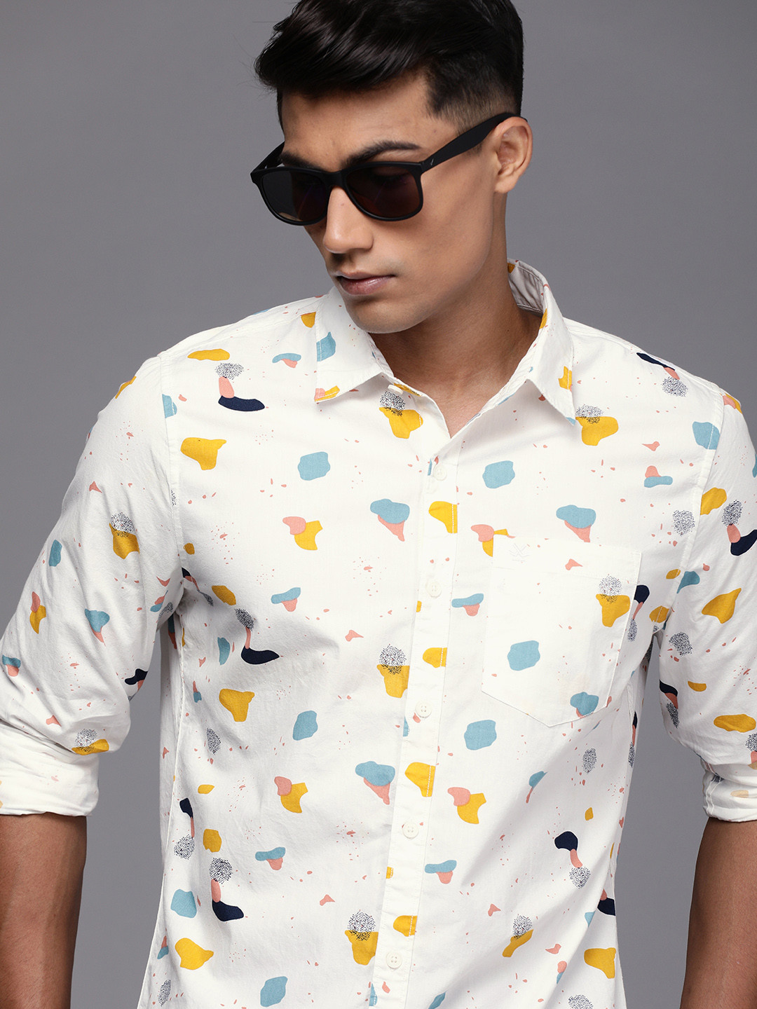 

WROGN Men White Slim Fit Quirky Printed Pure Cotton Casual Shirt