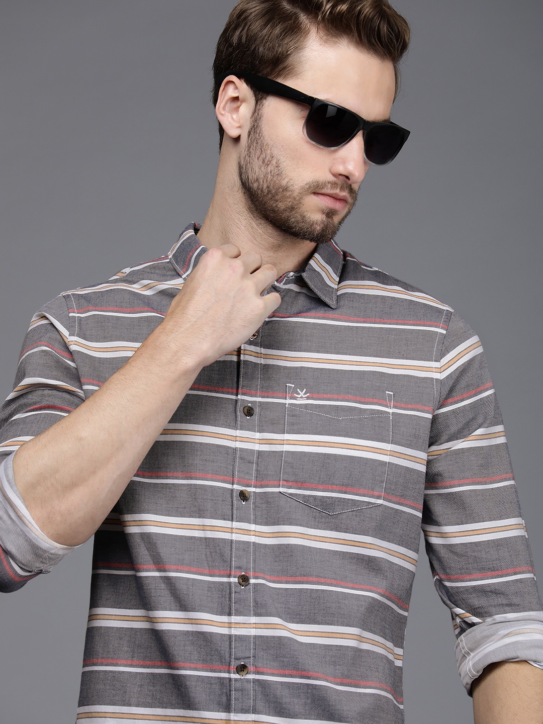 

WROGN Men Blue And White Slim Fit Horizontal Striped Pure Cotton Casual Shirt