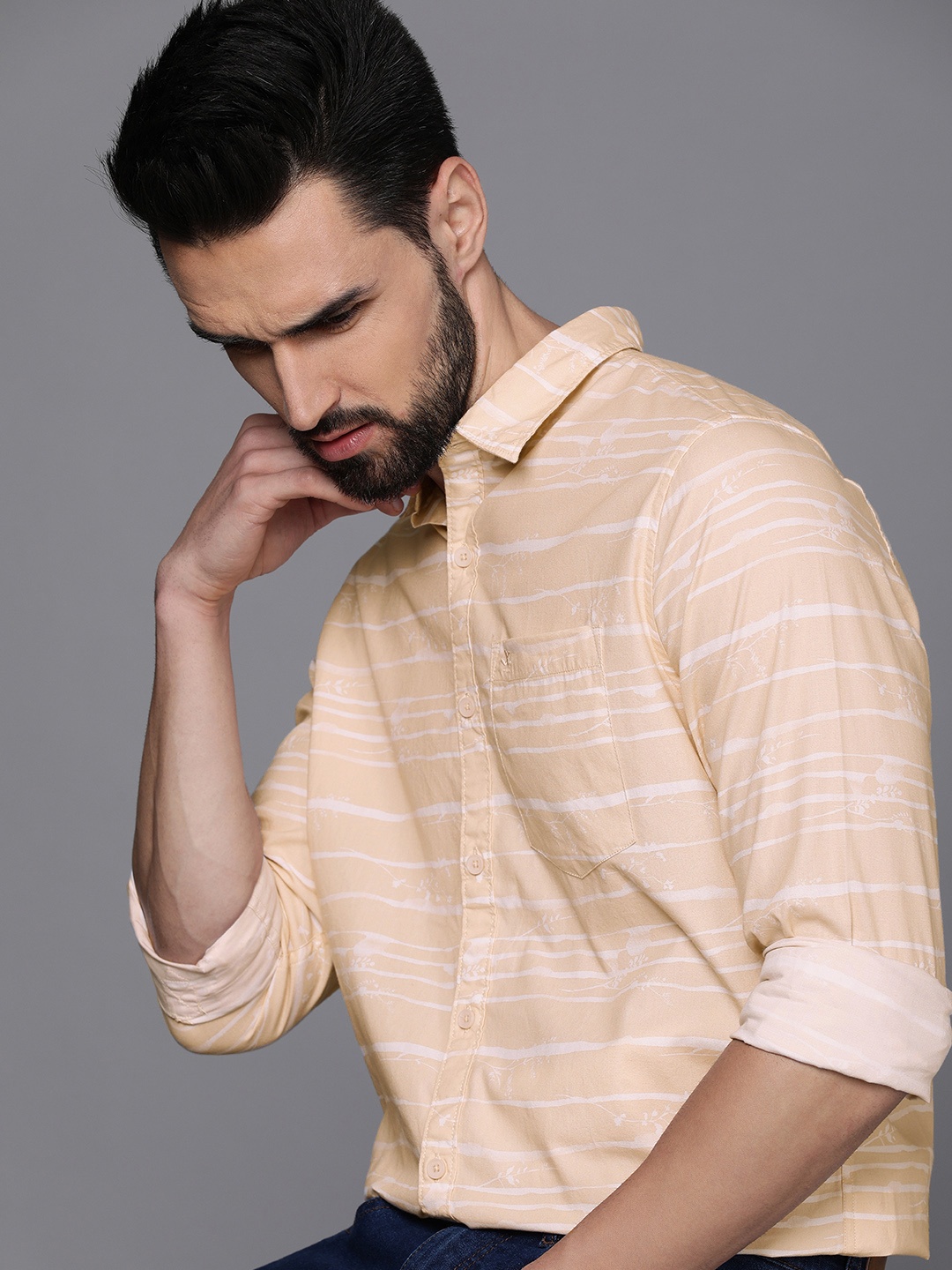 

WROGN Men Cream-Coloured & White Slim Fit Pure Cotton Striped Casual Shirt