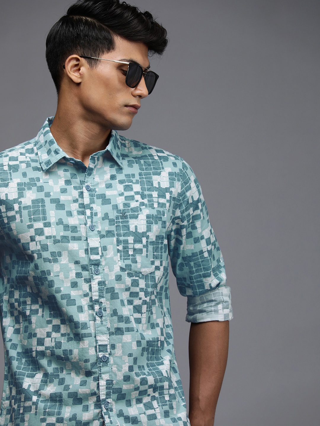 

WROGN Men Sky Blue And White Slim Fit Geometric Printed Pure Cotton Casual Shirt
