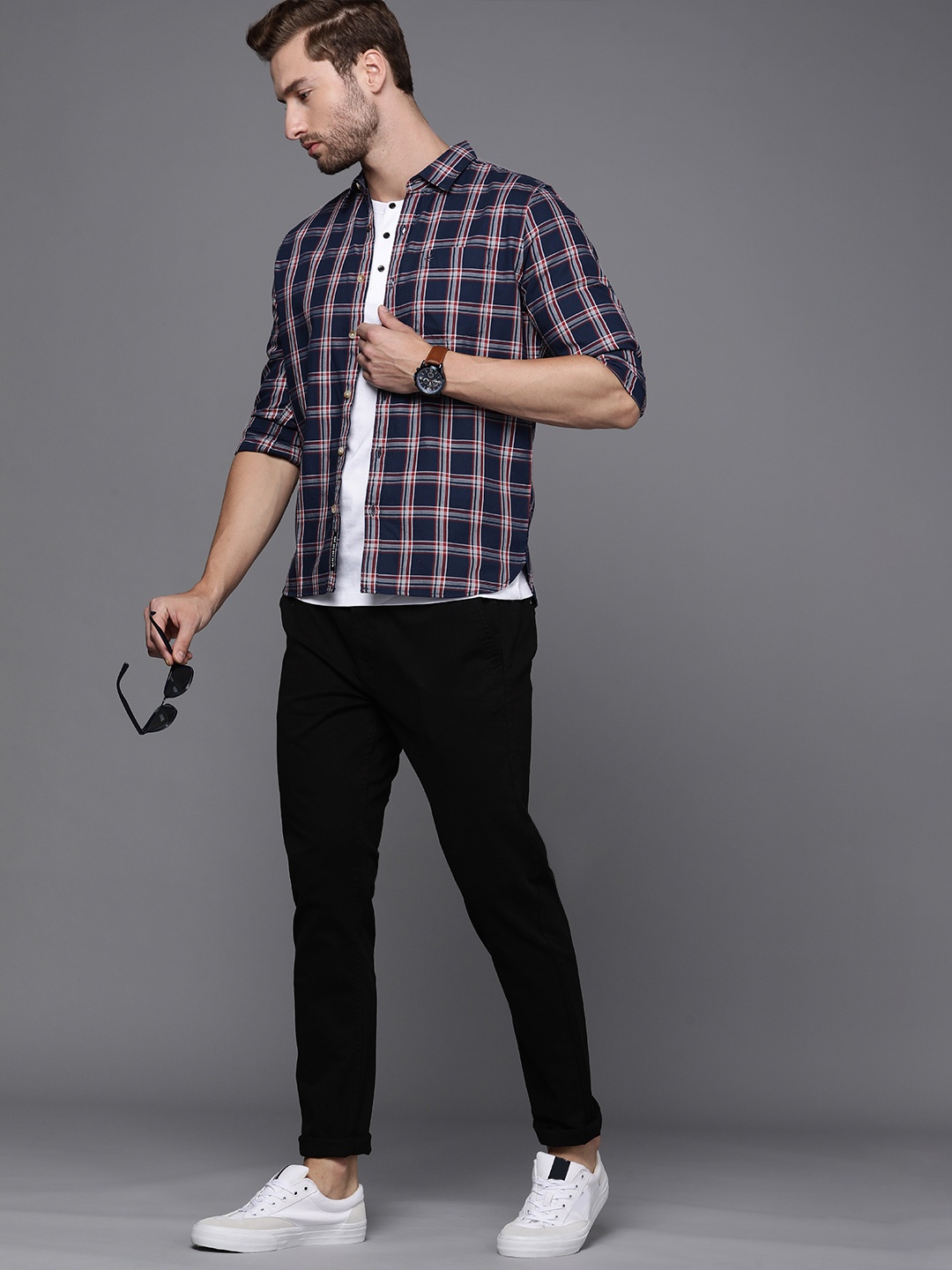 

WROGN Men Navy Blue Slim Fit Checked Casual Shirt