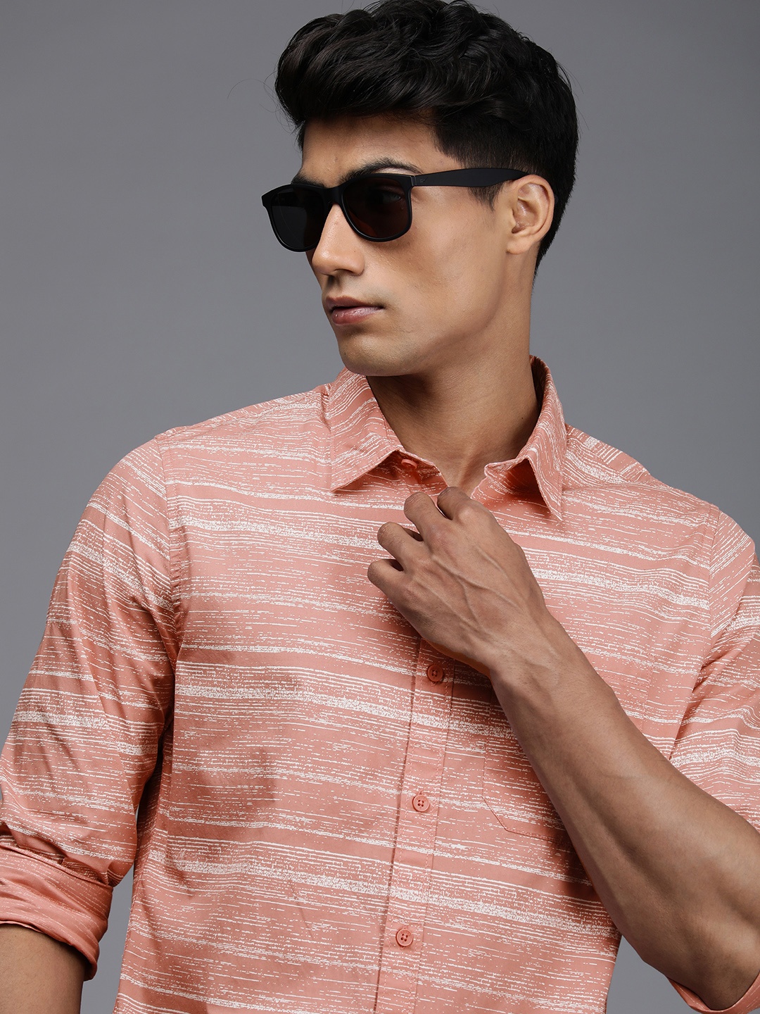 

WROGN Men Peach-Coloured Slim Fit Horizontal Striped Pure Cotton Casual Shirt