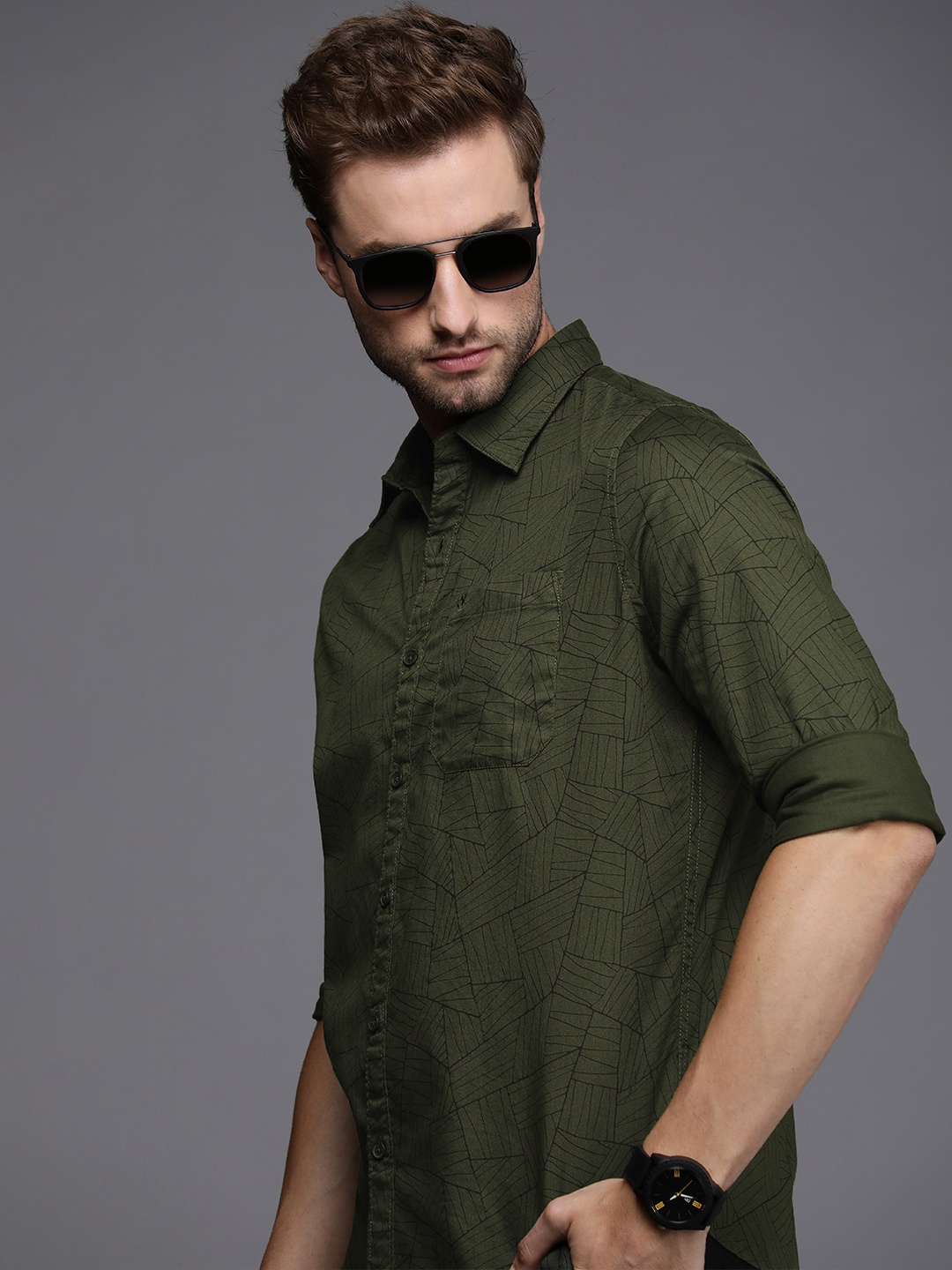 

WROGN Men Olive Green Slim Fit Printed Pure Cotton Casual Shirt