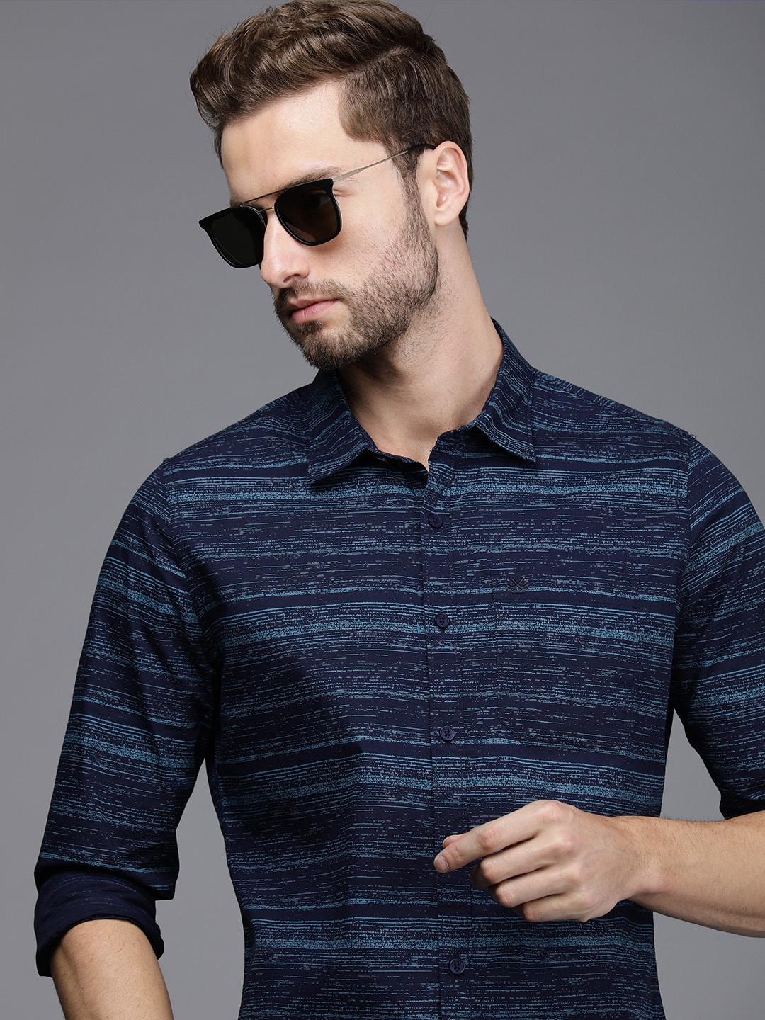 

WROGN Men Navy Blue Slim Fit Horizontal Striped Pure Cotton Casual Shirt