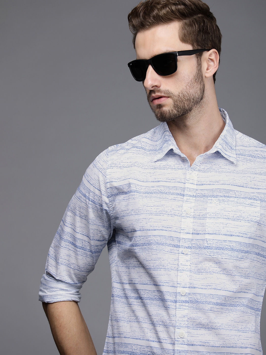 

WROGN Men White And Blue Slim Fit Horizontal Striped Pure Cotton Casual Shirt