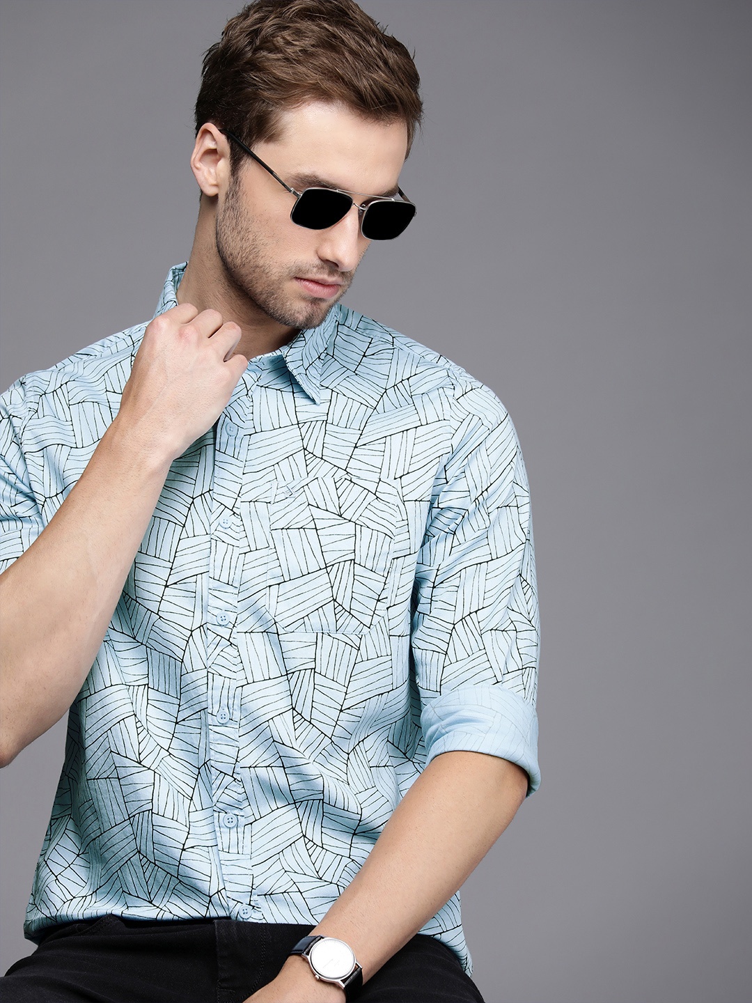 

WROGN Men Blue Slim Fit Abstract Opaque Printed Pure Cotton Casual Shirt with Chest Pocket