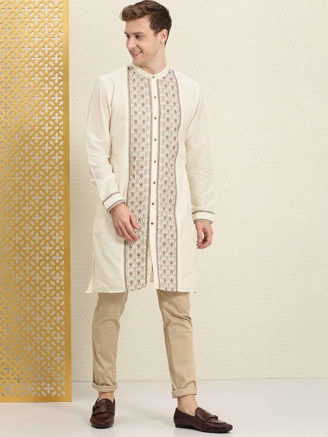 

House of Pataudi Men Off White & Rose Ethnic Motifs Embroidered Kurta