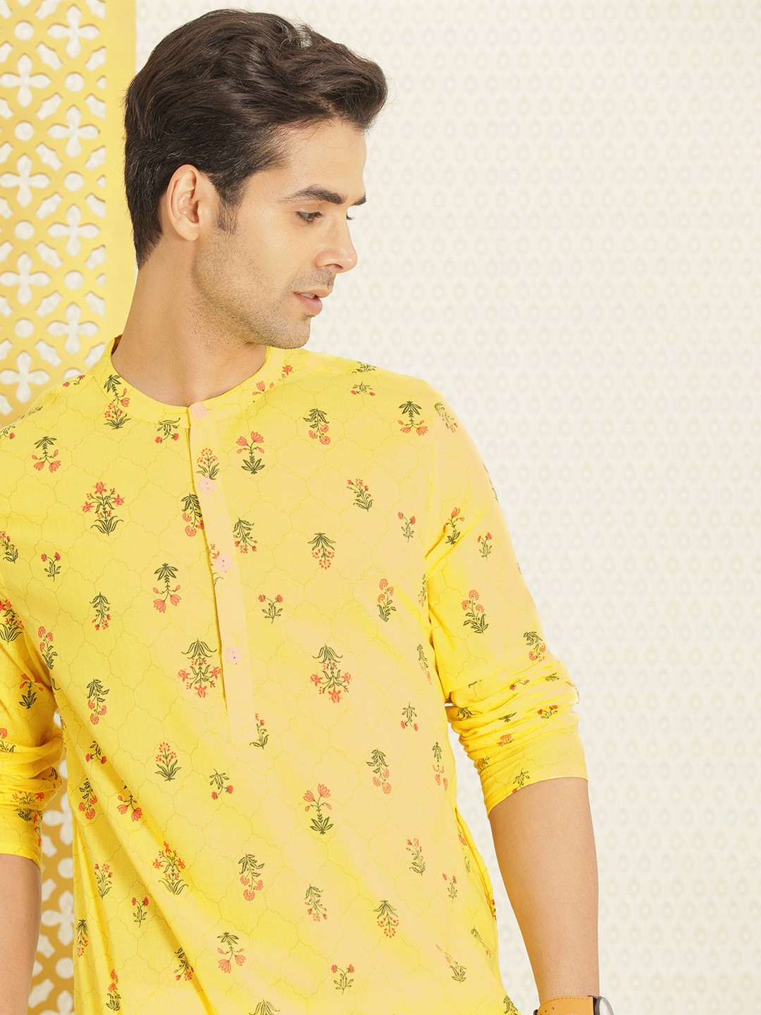 

House of Pataudi Men Yellow & Red Floral Printed Rozana Kurta