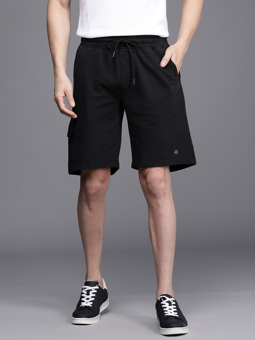 

WROGN Men Black Solid Sports Shorts