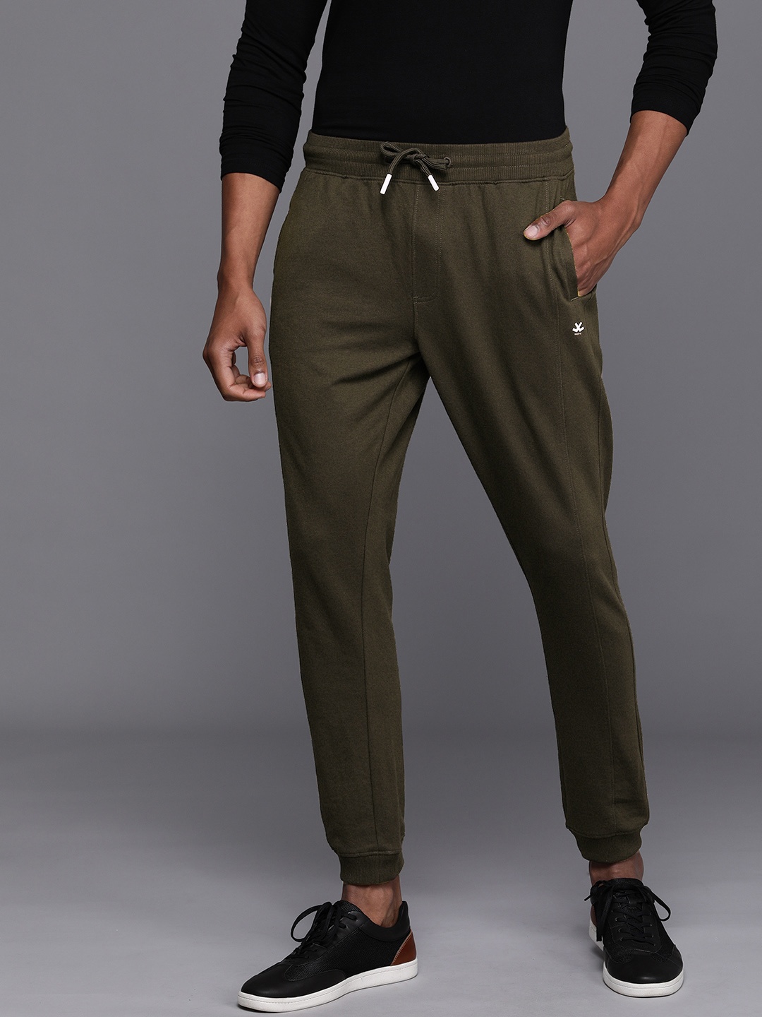 

WROGN Men Olive Green Solid Joggers