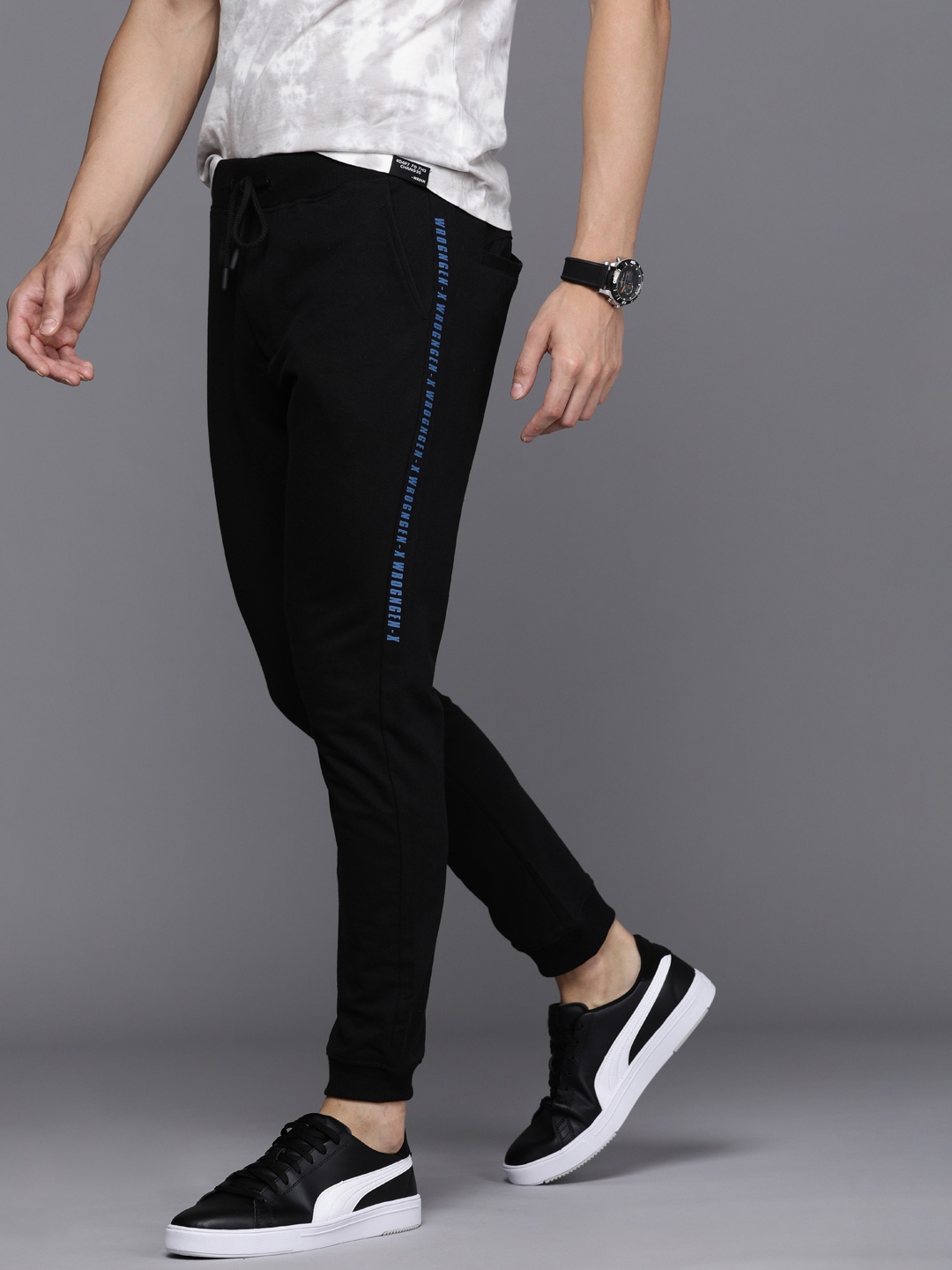 

WROGN Men Black Solid Slim fit Knitted Joggers