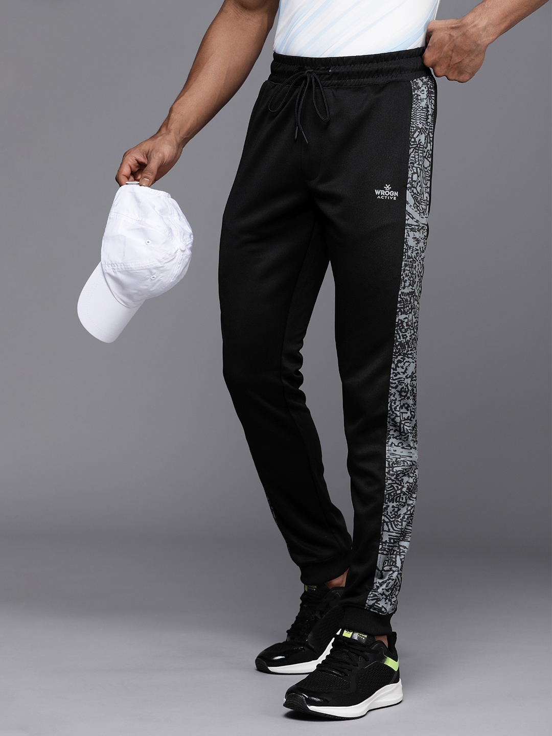 

WROGN ACTIVE Men Abstract Printed Dry-Pro Sports Joggers, Black
