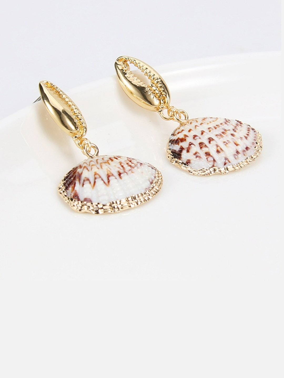 

EL REGALO White Oval Jhumkas Earrings