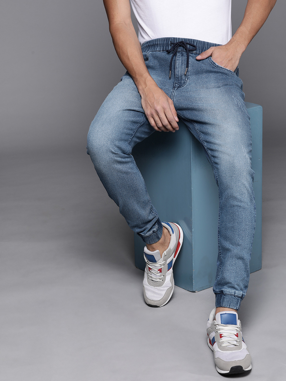 

WROGN Men Blue Faded Denim Joggers