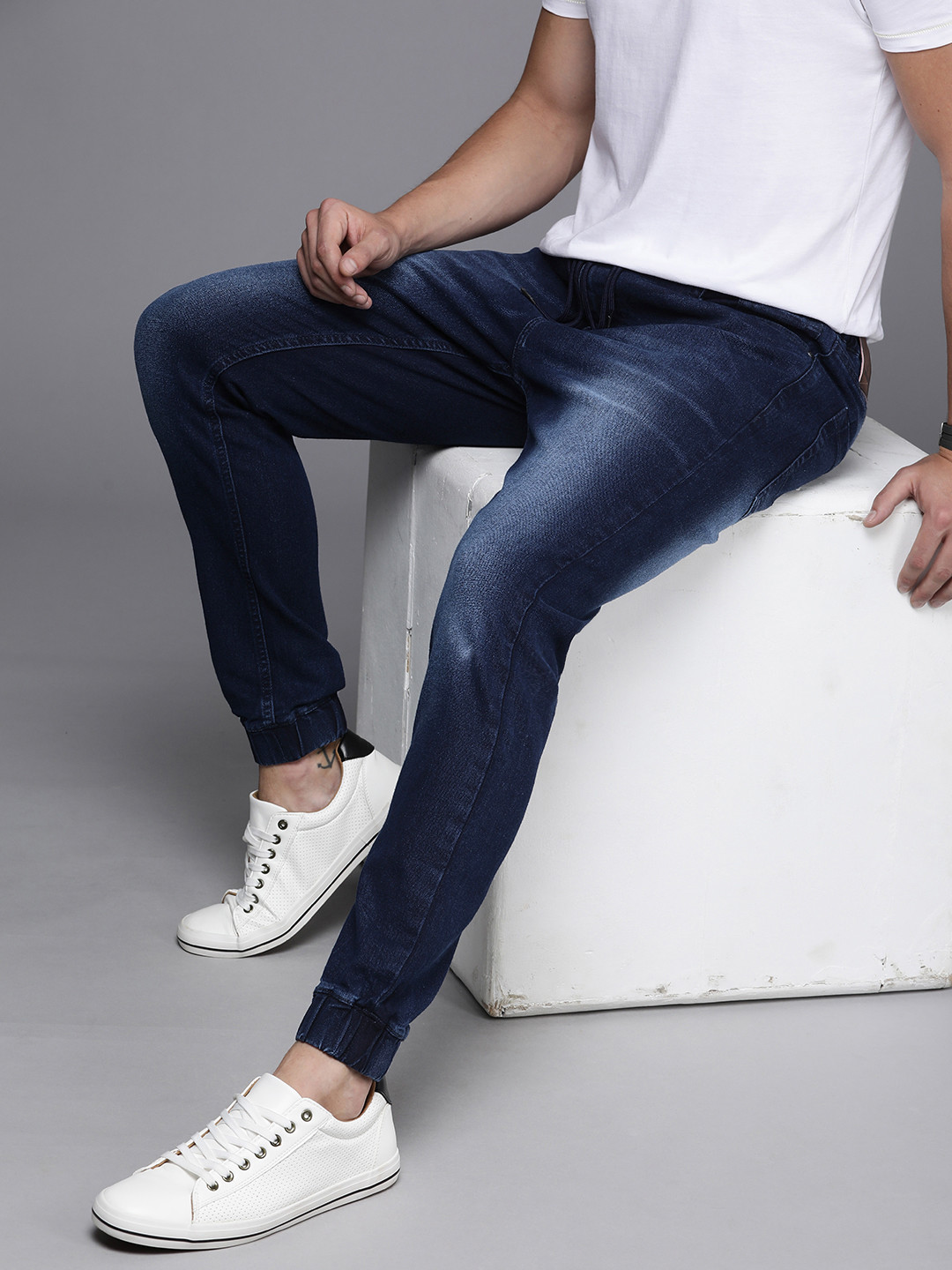 

WROGN Men Navy Blue Washed Joggers Fit Trousers