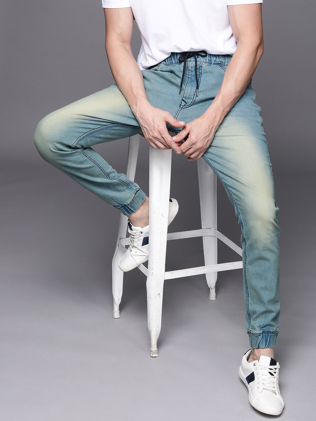 

WROGN Men Blue Jogger Fit Heavy Fade Mid-Rise Stretchable Jeans