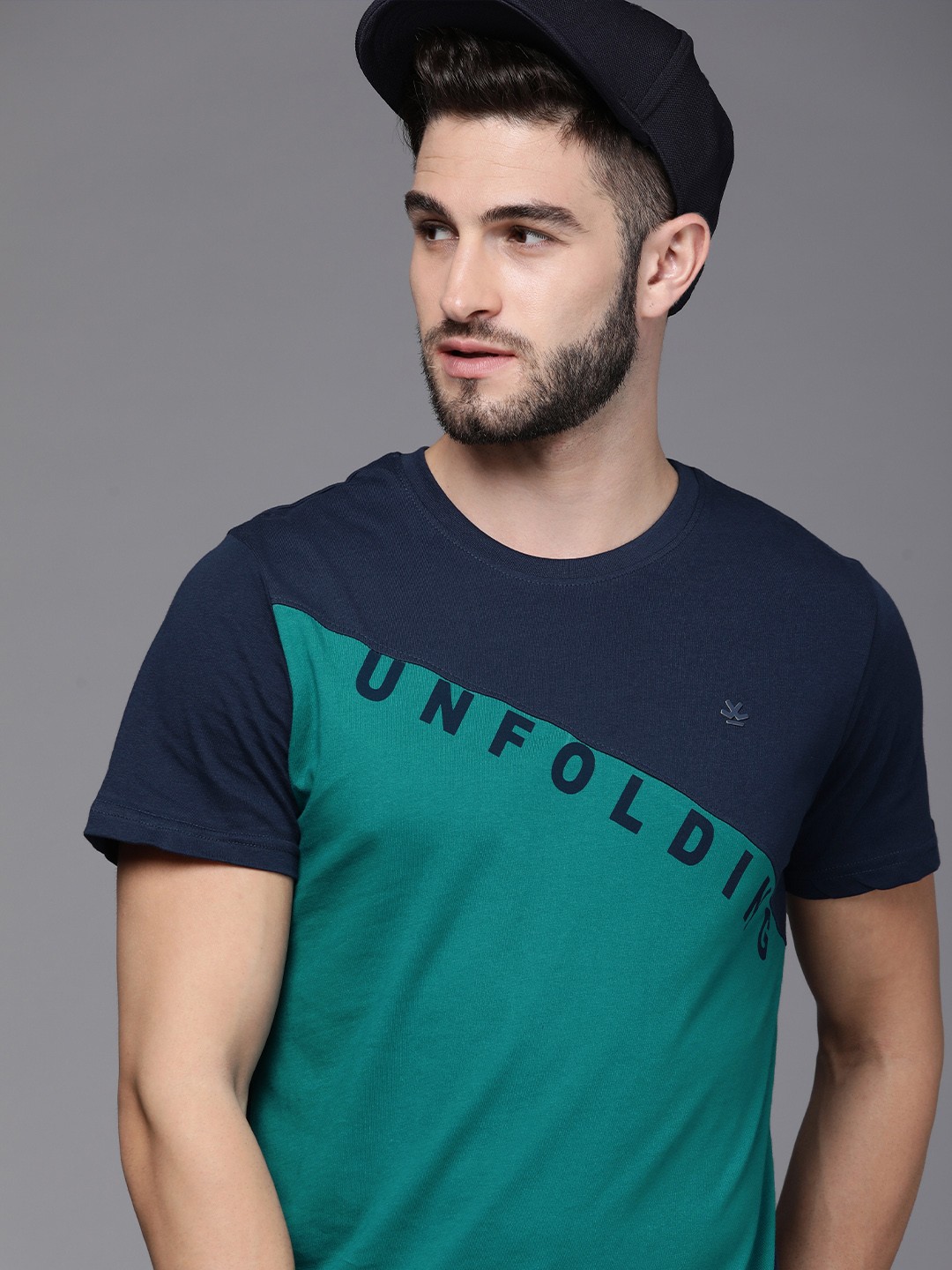 

WROGN Men Navy Blue & Teal Green Colourblocked Pure Cotton Slim Fit T-shirt