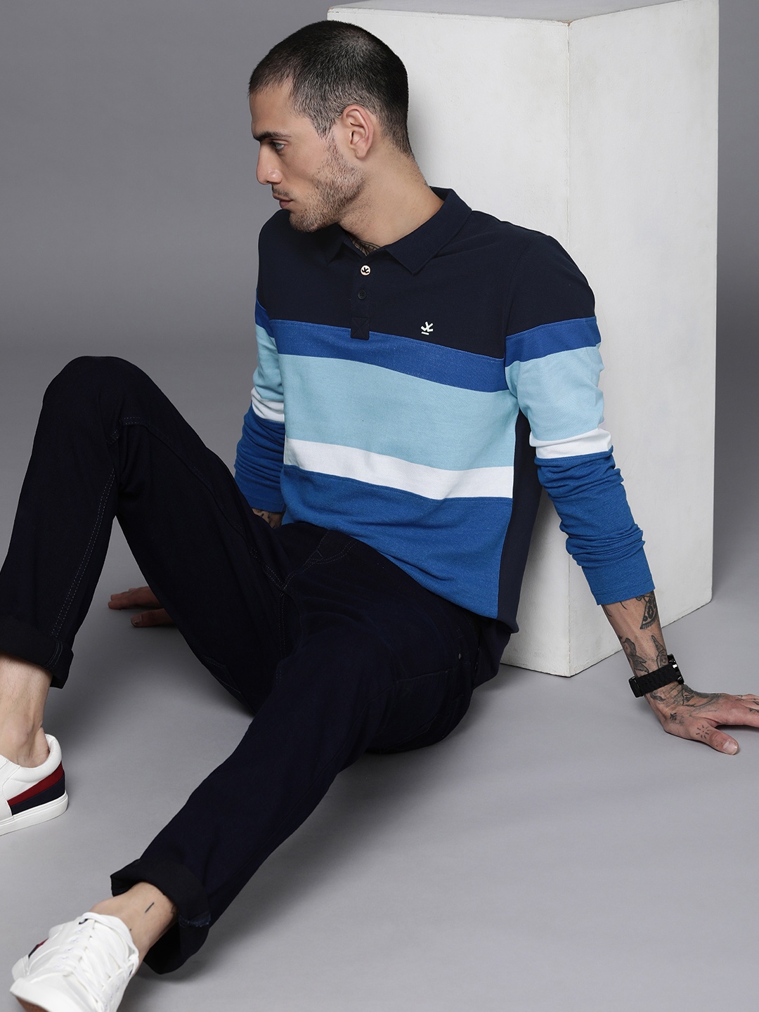 

WROGN Men Blue Striped Pure Cotton Slim Fit T-shirt