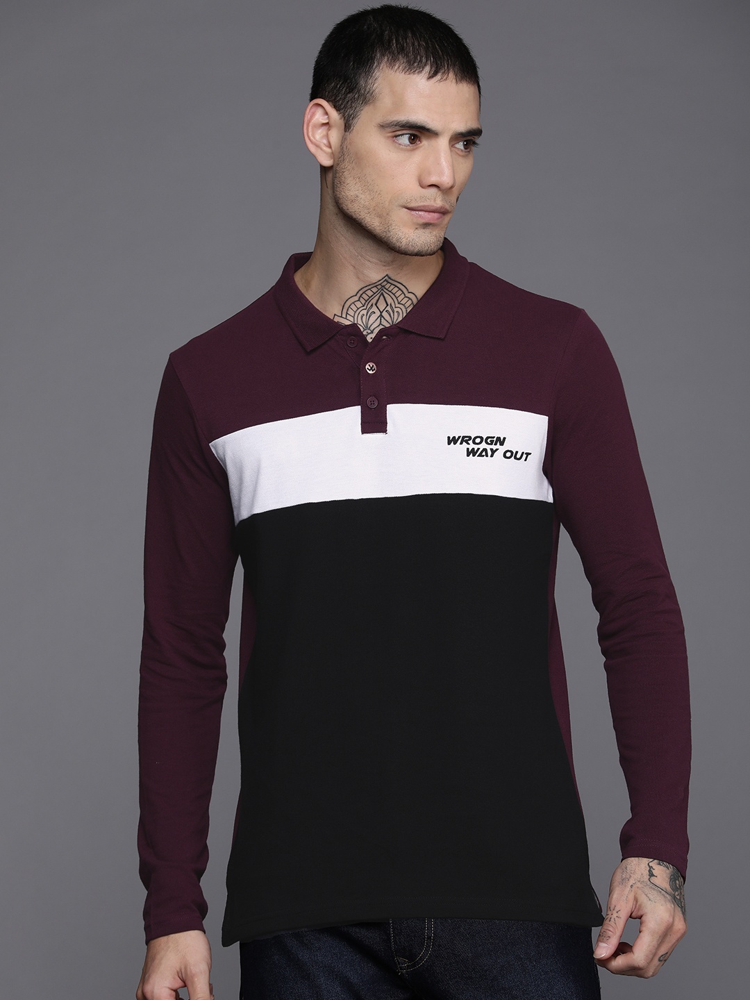 

WROGN Men Burgundy & Black Colourblocked Polo Collar Pure Cotton Slim Fit T-shirt