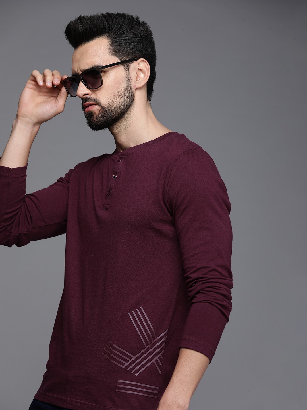 

WROGN Men Maroon Brand Logo Printed Henley Neck Slim Fit Pure Cotton T-shirt