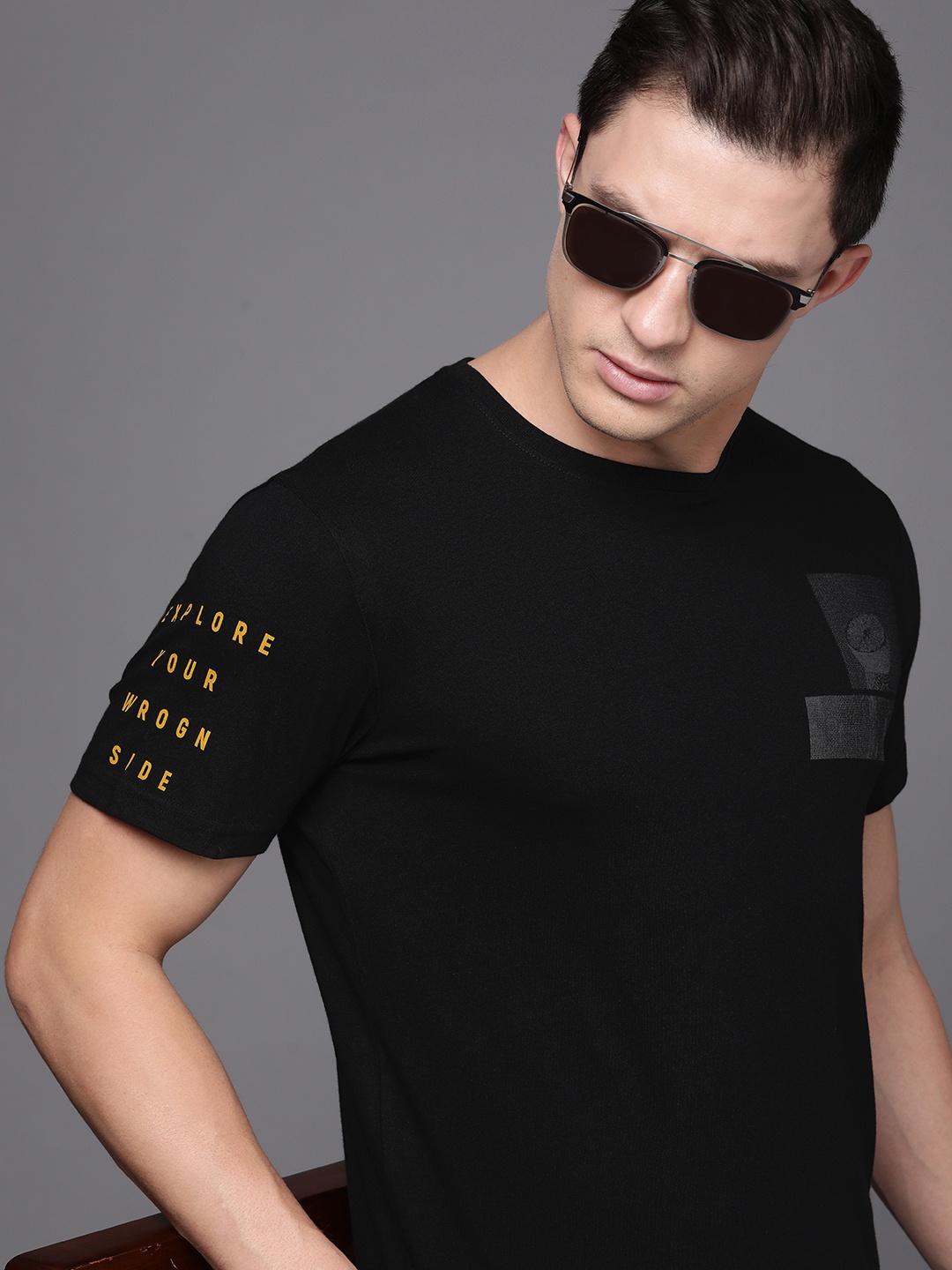 

WROGN Men Black Pure Cotton Slim Fit T-shirt with Printed Detail