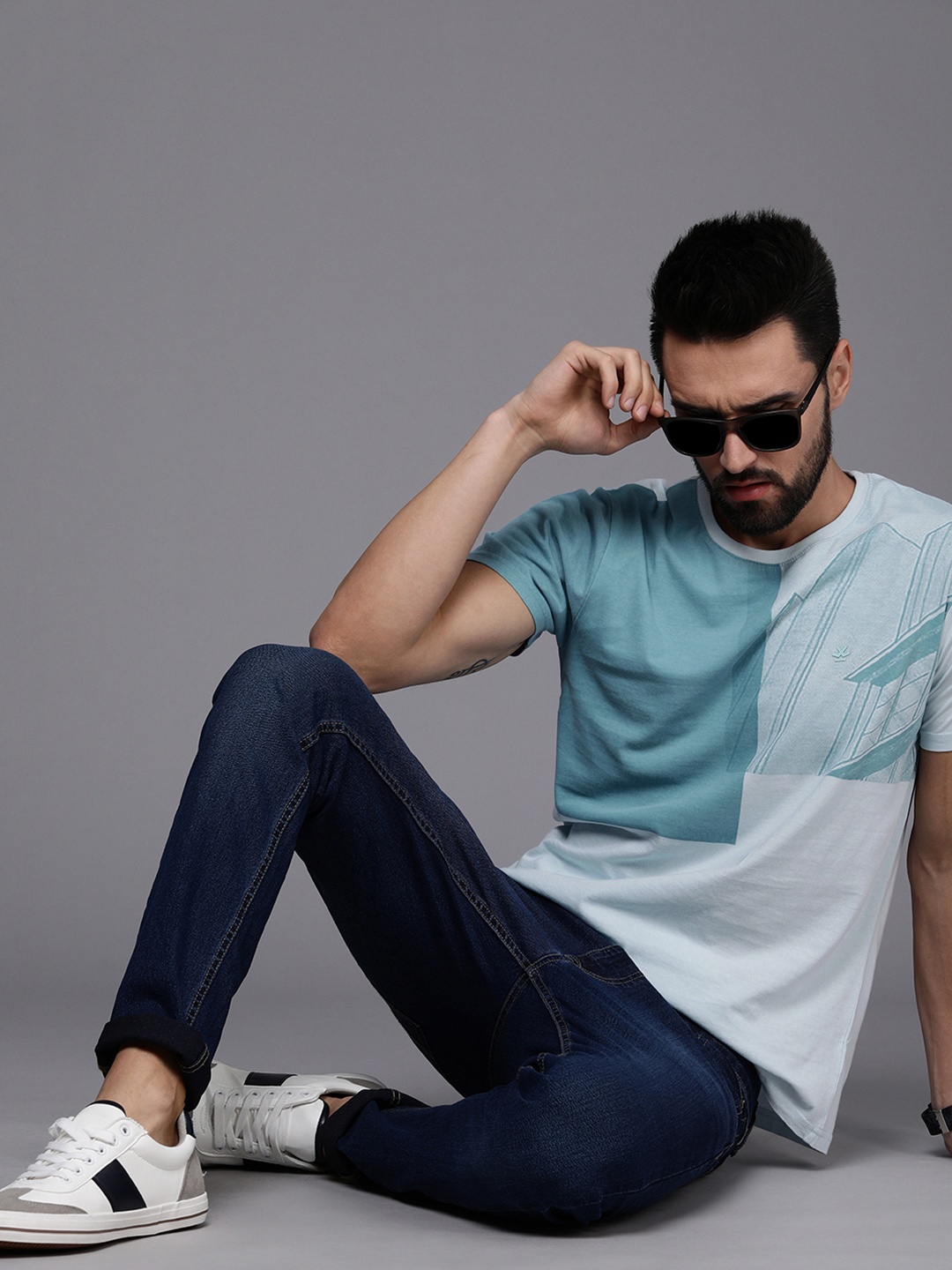 

WROGN Men Blue Colourblocked Slim Fit Pure Cotton T-shirt