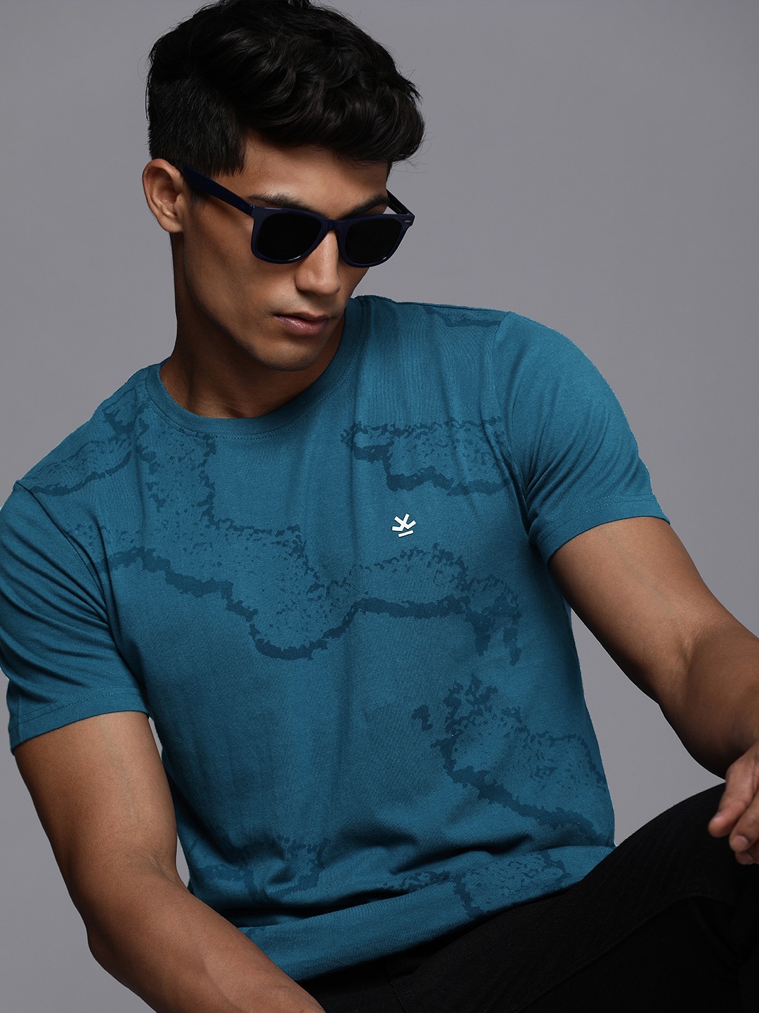 

WROGN Men Teal Blue Printed Slim Fit Pure Cotton T-shirt