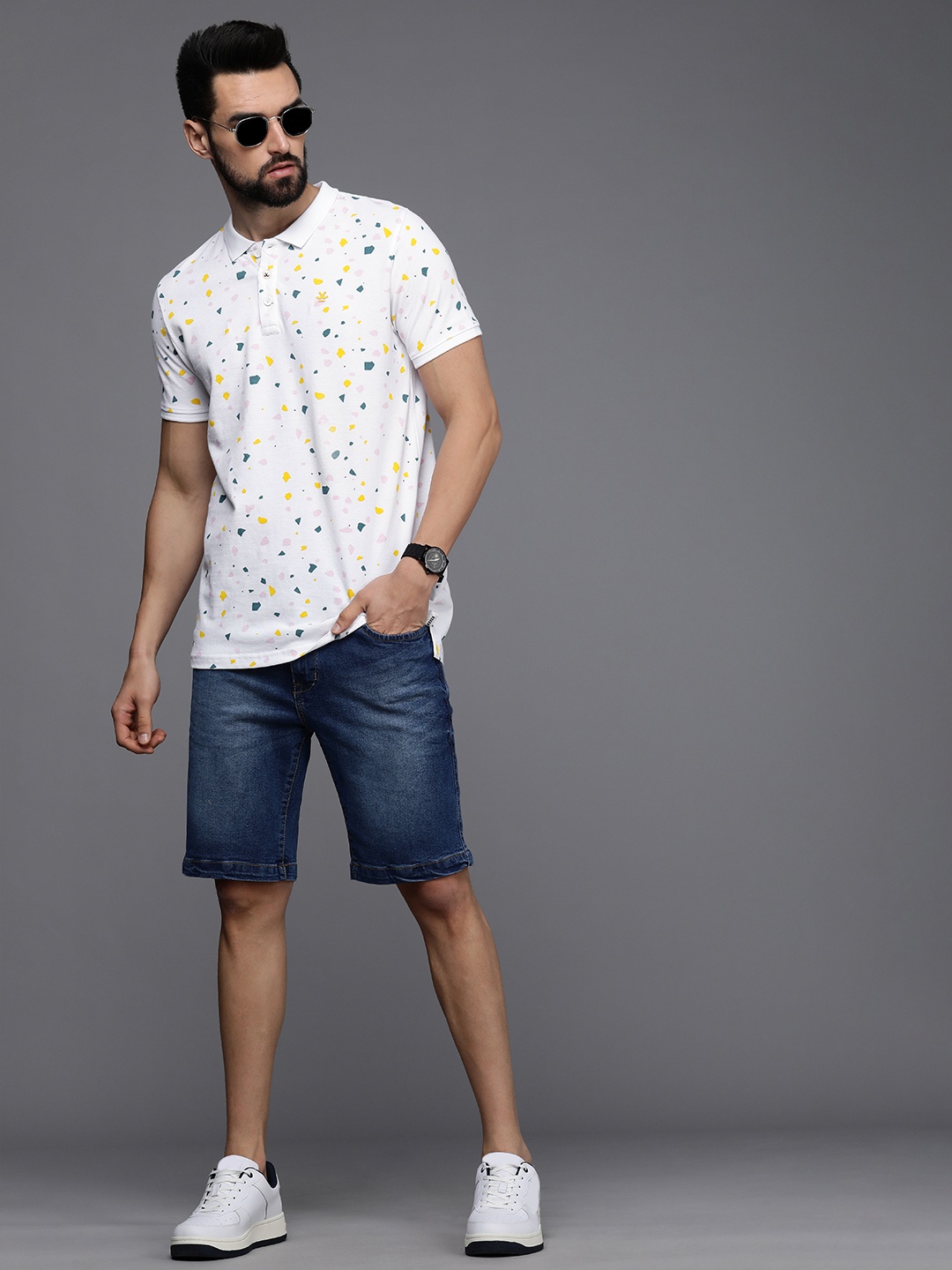 

WROGN Men White Abstract Printed Polo Collar Pure Cotton Slim Fit T-shirt